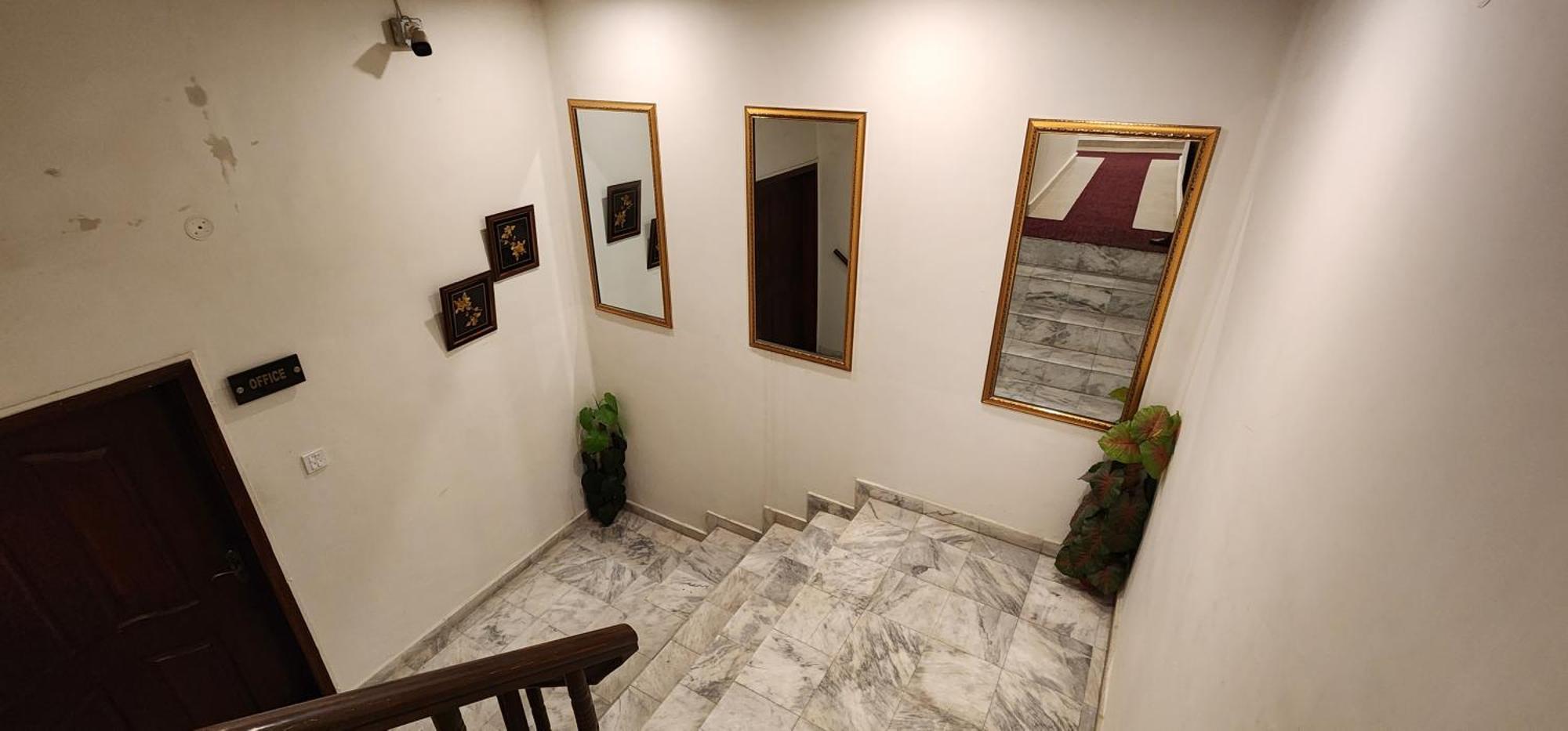 Red Fort Hotel Gulberg Lahore Exterior photo